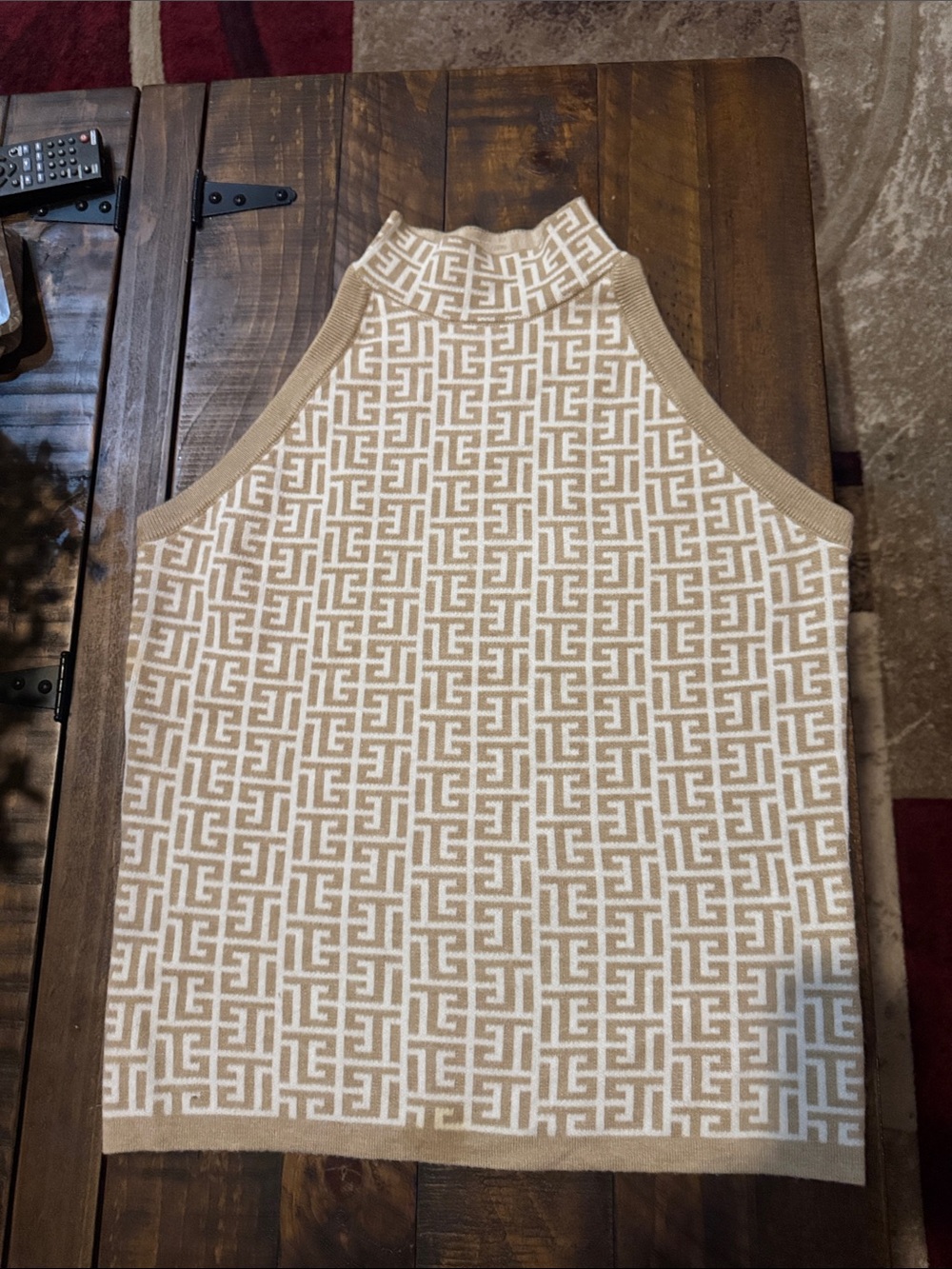 Sioni Cream and Tan Geometric Knit Sleeveless Sweater